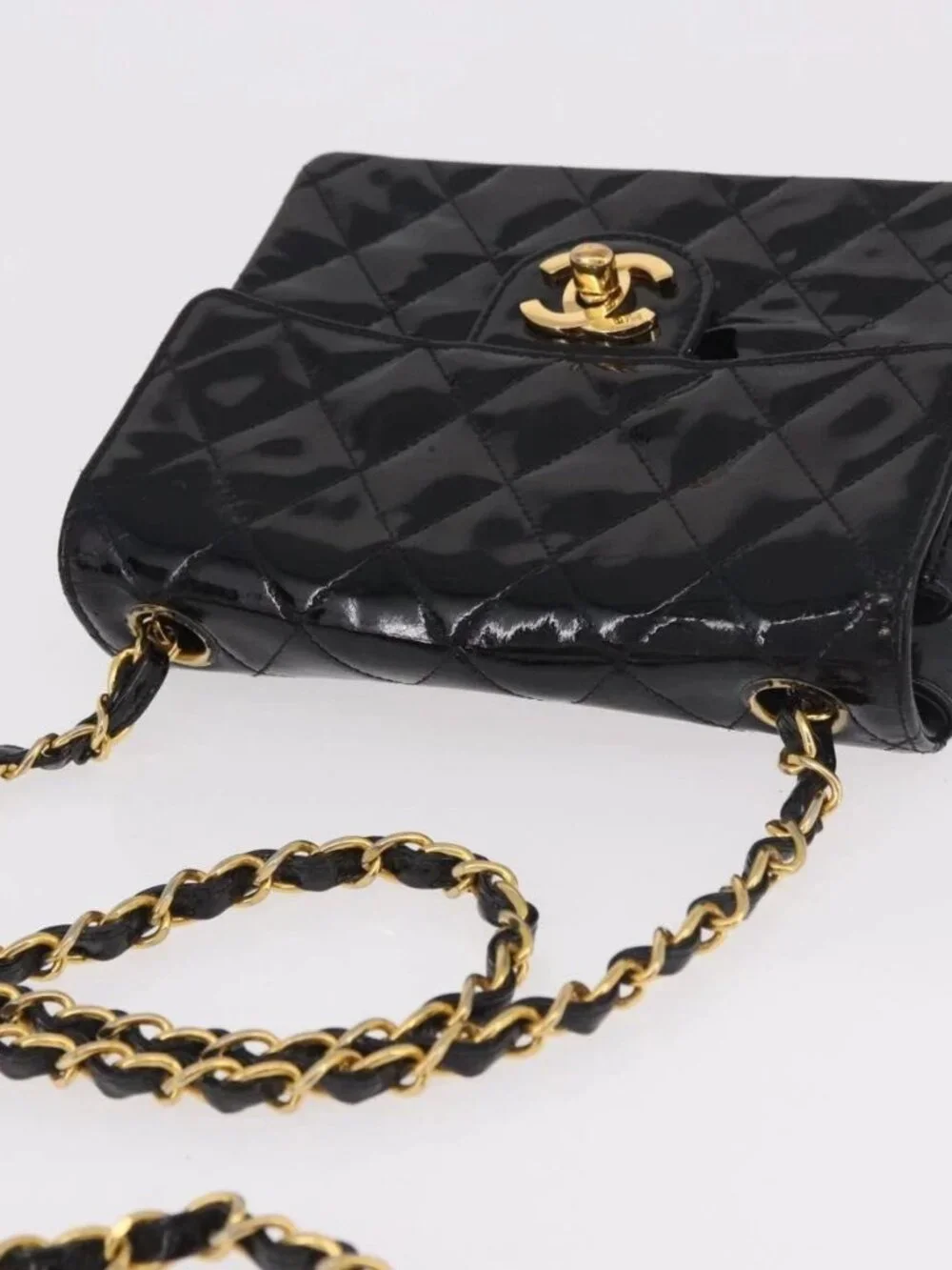CHANEL Mini Matelasse 17 Chain Bag Patent leather Black Gold CC Auth 184825V